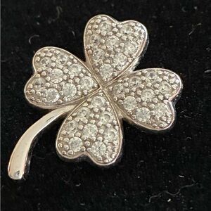 Sterling silver Clover pendant with Pavé Crystals - Women's Jewelry